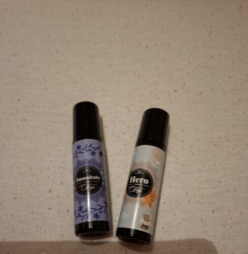 Click to view full screen Hero Roll-on Uleiuri Esențiale pentru Copii cu Tamaie, Arbore de Ceai si Mandarin photo review